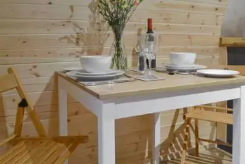 Pod dining table