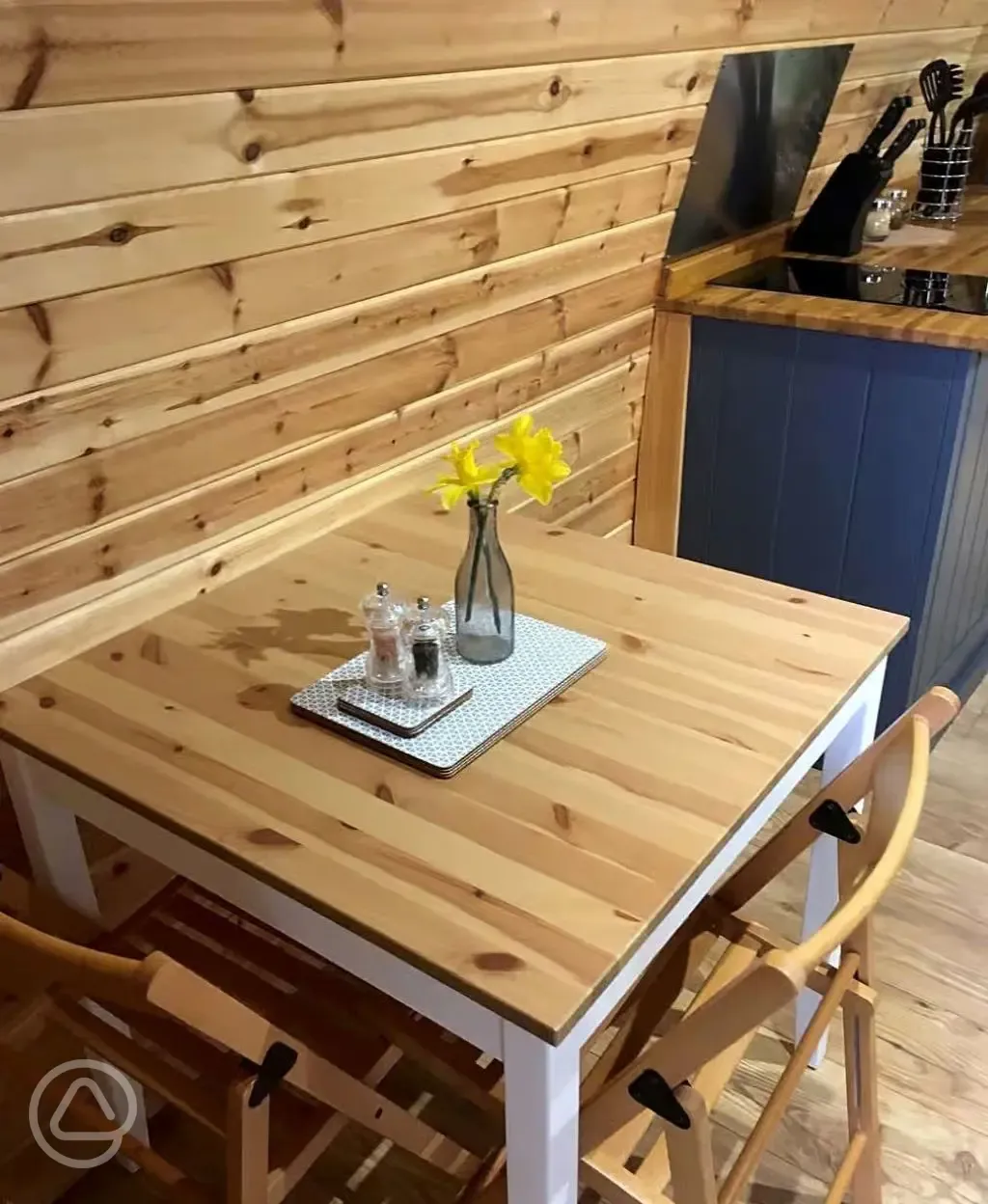 Pod dining table and chairs next to the kitchenette Pod dining table and chairs next to the kitchenette