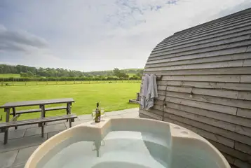 Electric hot tub in Smardale ensuite glamping pod with countryside views Electric hot tub in Smardale ensuite glamping pod with countryside views
