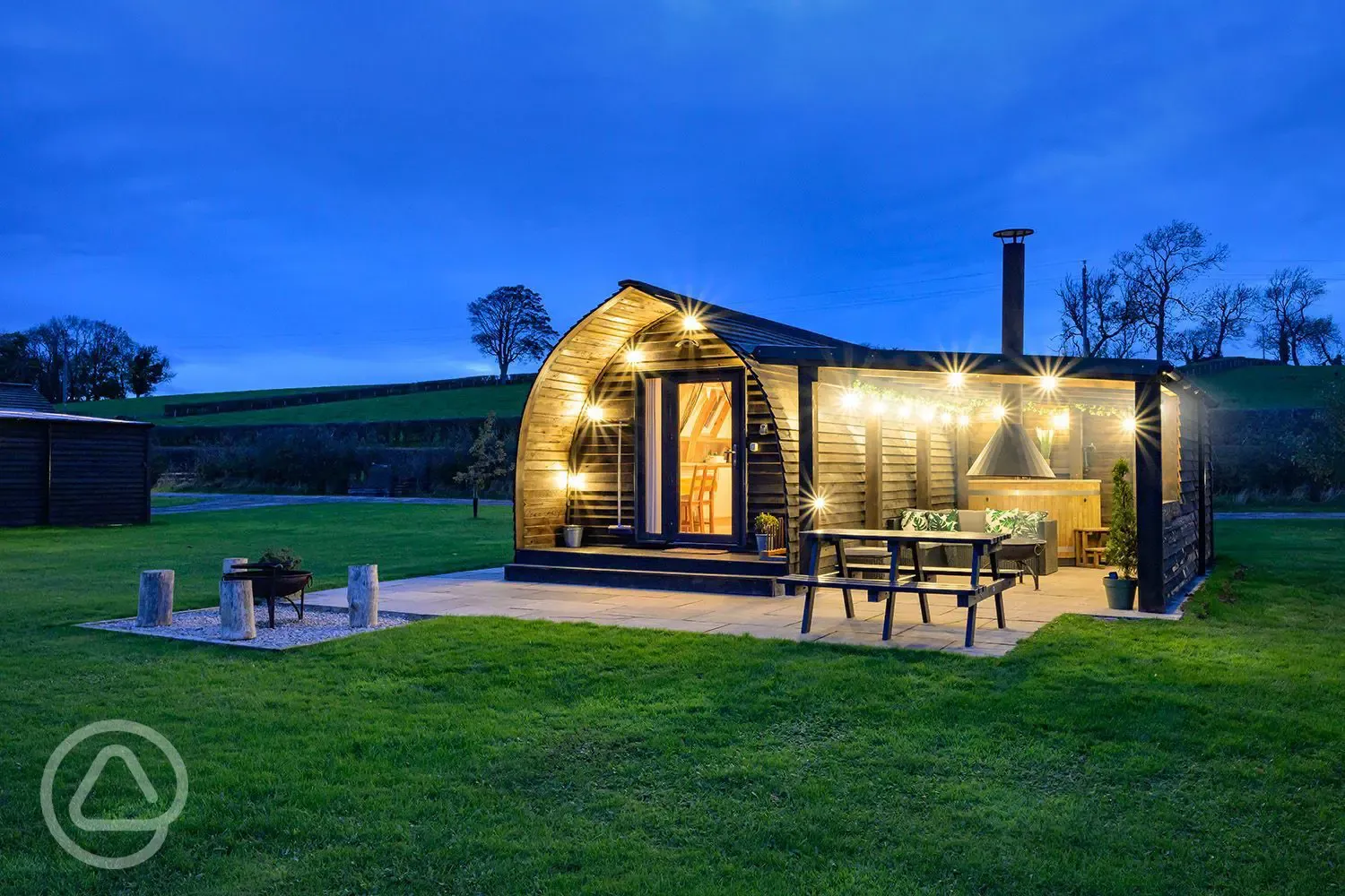  Moorlands, Waitby and Greenrigg glamping pods at night time