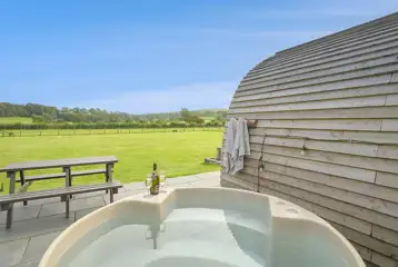 Electric hot tub in Smardale ensuite glamping pod with countryside views