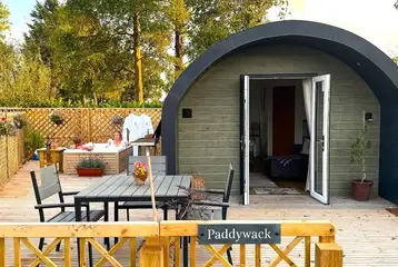 Paddywack pod with an outdoor dining area, electric hot tub and planting Paddywack pod with an outdoor dining area, electric hot tub and planting