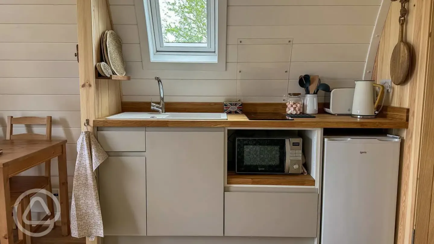 Bowcliffe pod kitchenette