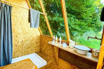 Small landpod bathroom Small landpod bathroom