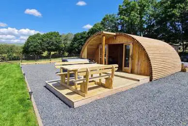Cwmllwyd Getaways