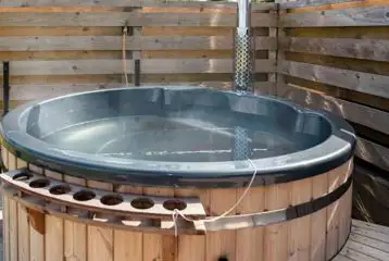 Optional hot tub available in Primrose pod Optional hot tub available in Primrose pod