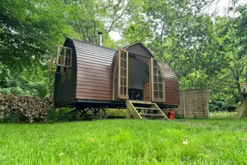 Glamping shepherd's hut