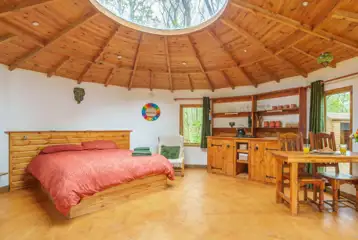 Roundhouse woodland yurt interior