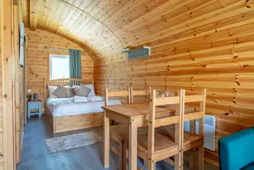 Ensuite glamping pod double bed and dining area