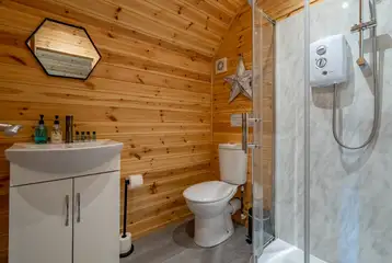 Ensuite glamping pod bathroom with toilet and shower 