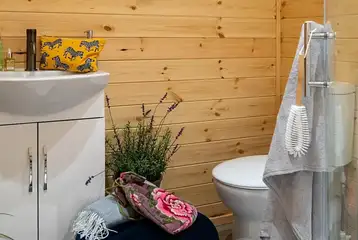 Glamping pod with hot tub ensuite toilet and shower Glamping pod with hot tub ensuite toilet and shower