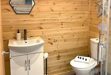 Glamping pod with hot tub ensuite