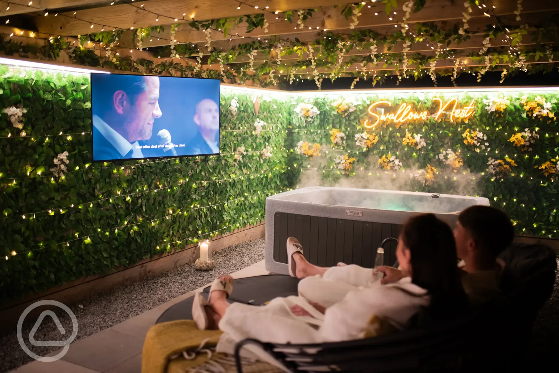 Glamping pod hot tub and TV