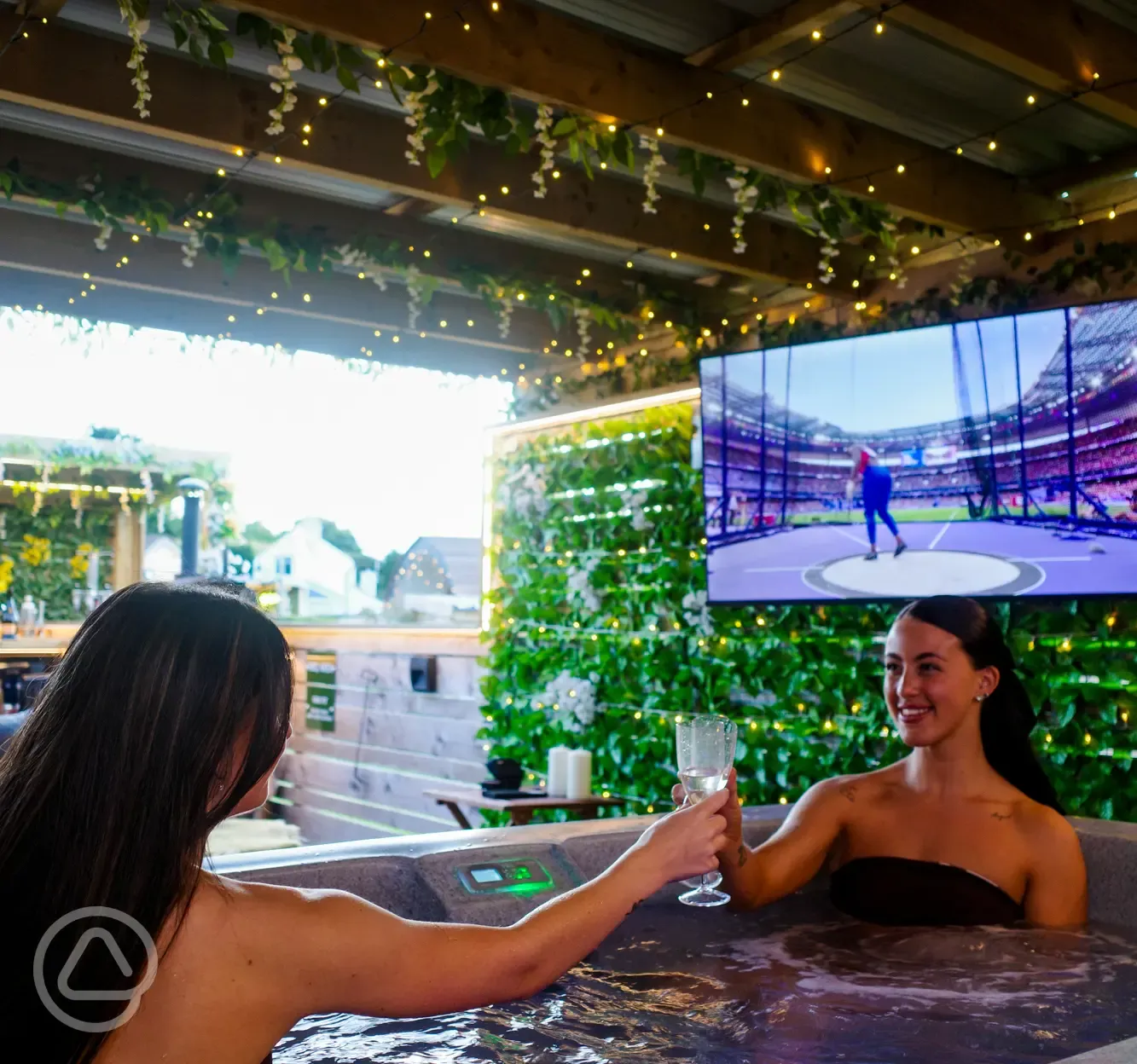 Glamping pod hot tub and TV