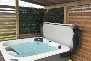 The Heron's Nest - hot tub The Heron's Nest - hot tub