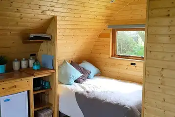 Tudwal pod small double bed Tudwal pod small double bed