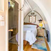 Mountview pod bedroom area and ensuite