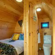 Porth Neigwl ensuite glamping pod interior