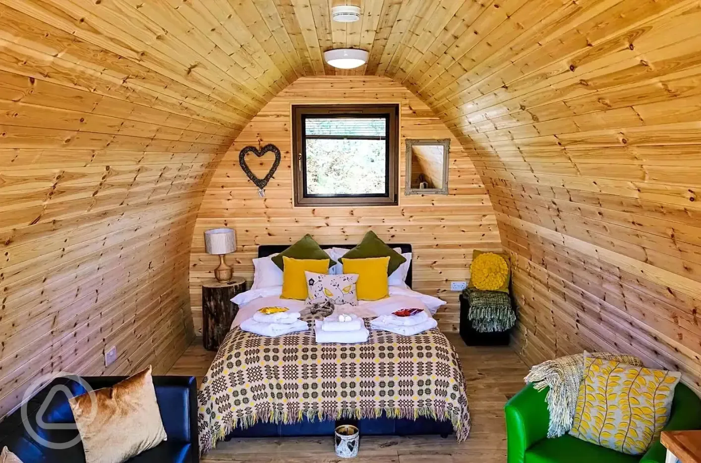 Porth Ysgo camping pod interior
