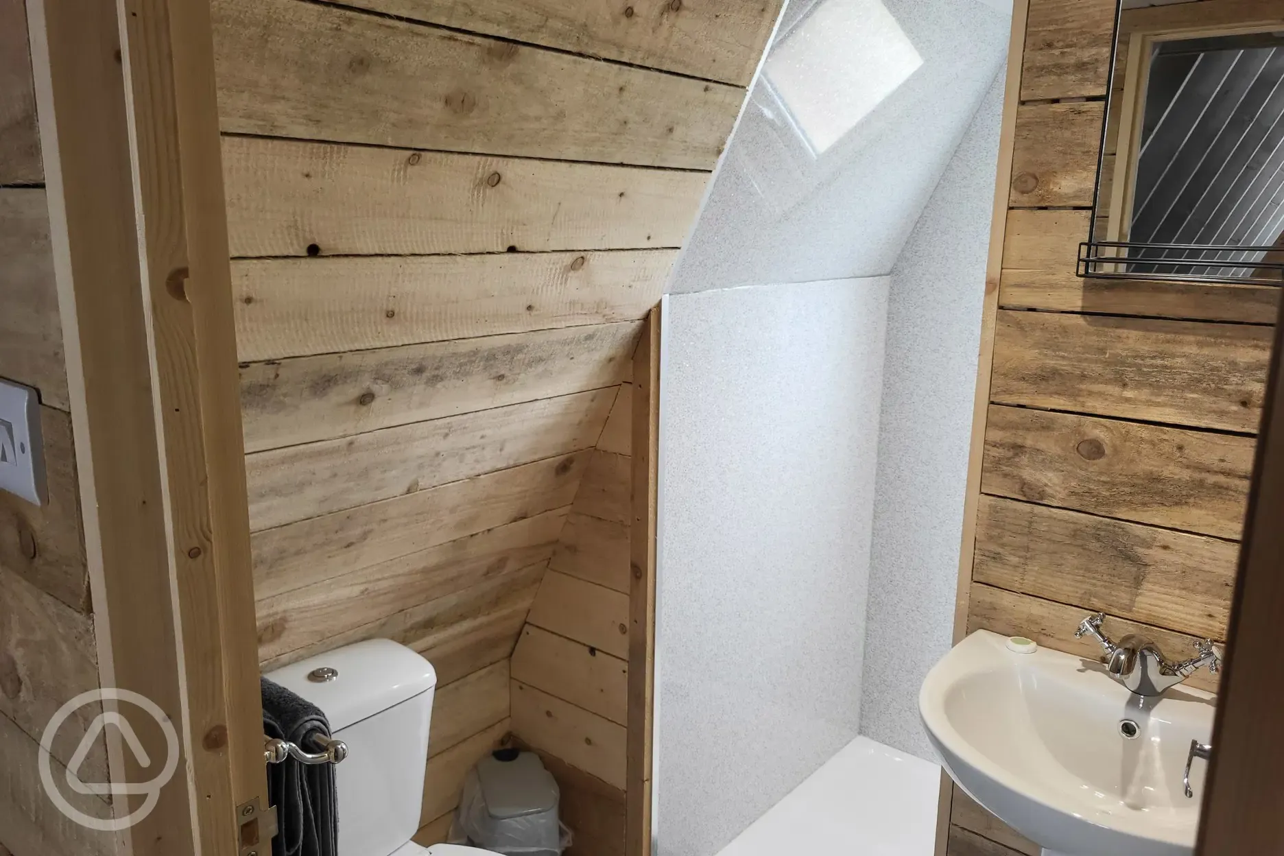Six person glamping cabin ensuite bathroom