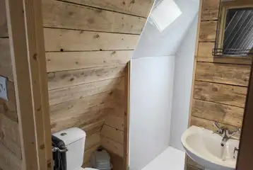 Six person glamping cabin ensuite bathroom Six person glamping cabin ensuite bathroom