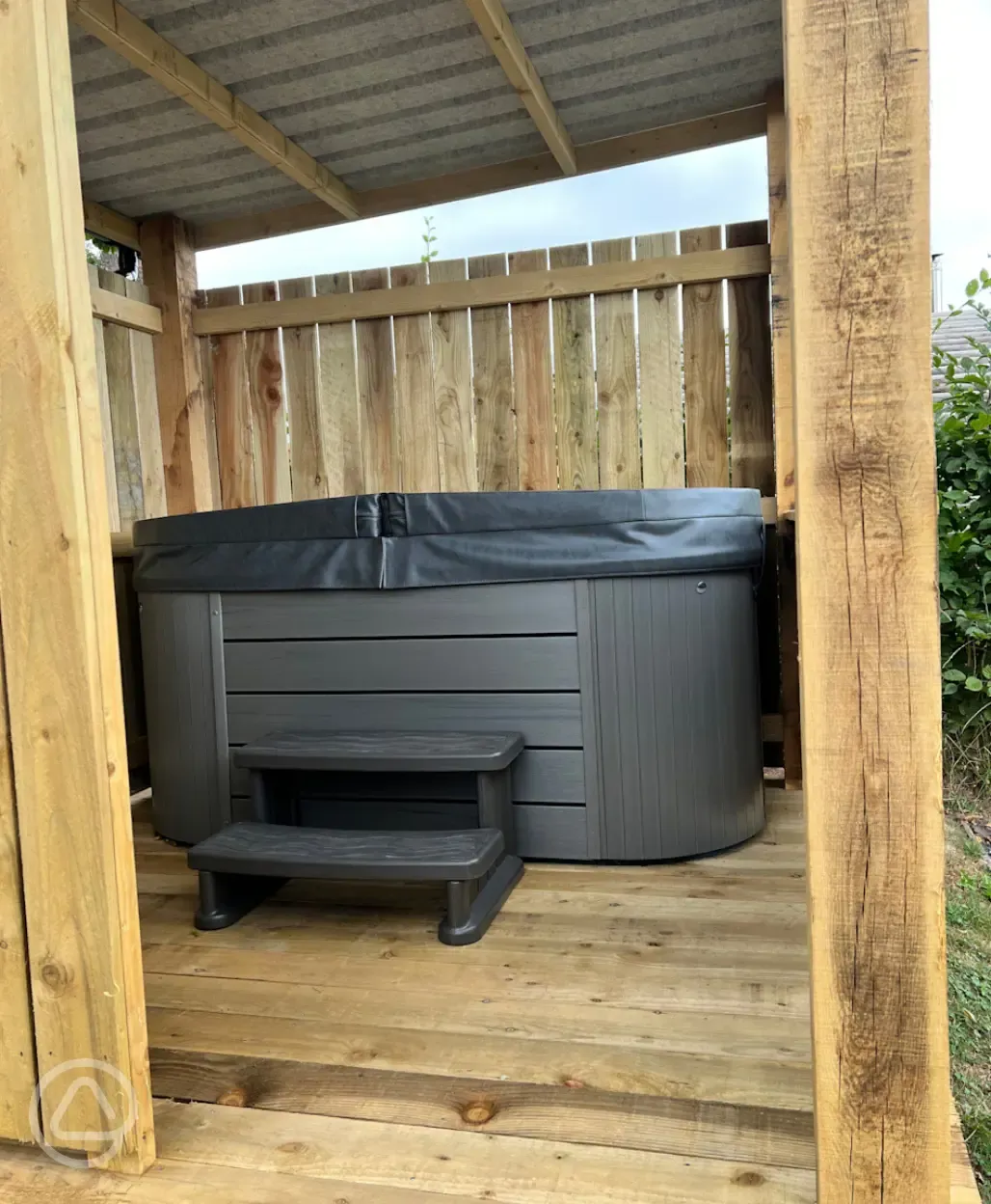 Y Glyd Glamping Pod hot tub