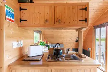 Y Cwtch Glamping Pod kitchen 