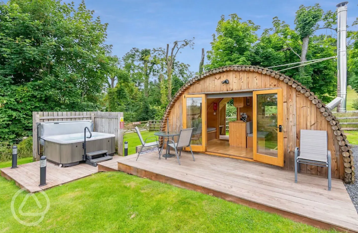 Y Cwtch Glamping Pod decking and hot tub