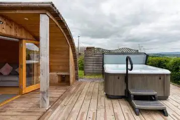 Pen-y-Fan Pemberton Glamping Pod hot tub