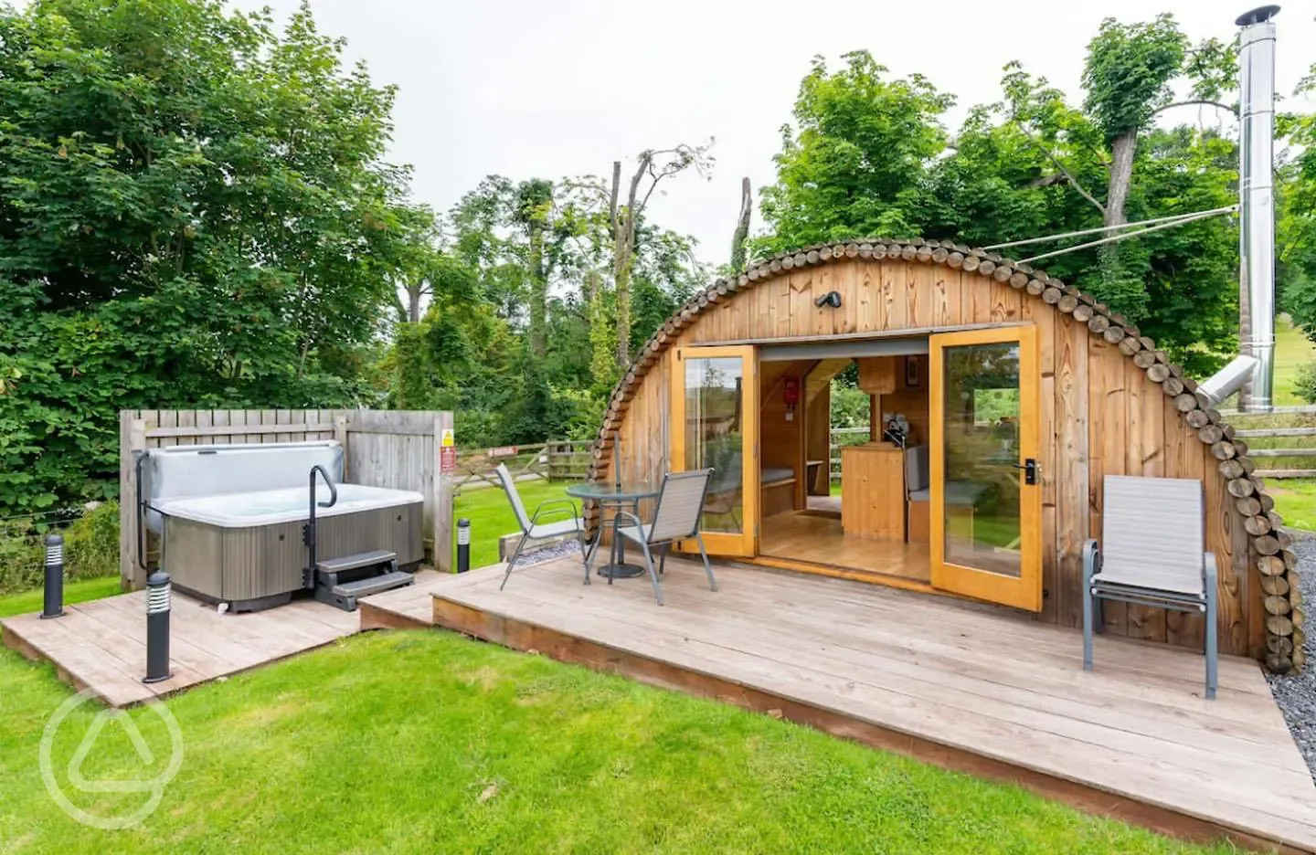 Y Cwtch Glamping Pod decking and hot tub