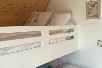 Pod double bed with a single bunk and bedding Pod double bed with a single bunk and bedding