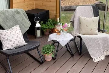 Ensuite glamping pod - outdoor seating