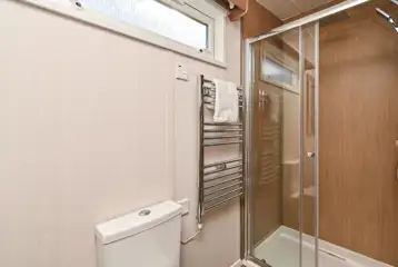 Ensuite glamping pod shower and toilet