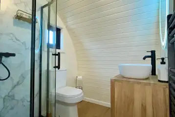 Ensuite glamping pod with hot tub (two person) - bathroom