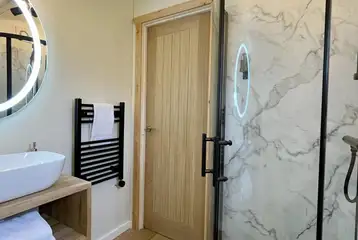 Ensuite glamping pod with hot tub (two person) - bathroom