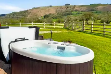 Ensuite glamping pod with hot tub Ensuite glamping pod with hot tub