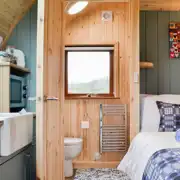 Ensuite glamping pod interior 