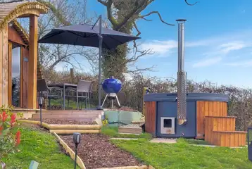 Towy glamping pod and wood-fired hot tub Towy glamping pod and wood-fired hot tub
