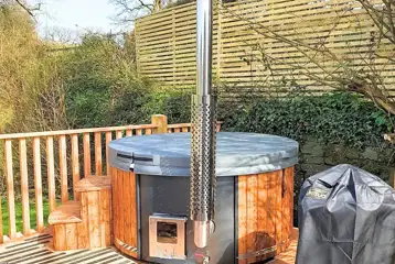 Teilo glamping pod wood-fired hot tub Teilo glamping pod wood-fired hot tub