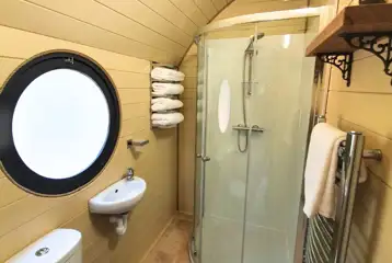 Towy glamping pod ensuite Towy glamping pod ensuite