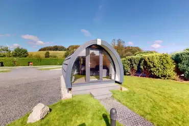 Ensuite glamping pod exterior 
