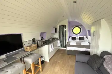 Four Paws Glamping, Aberystwyth, Ceredigion