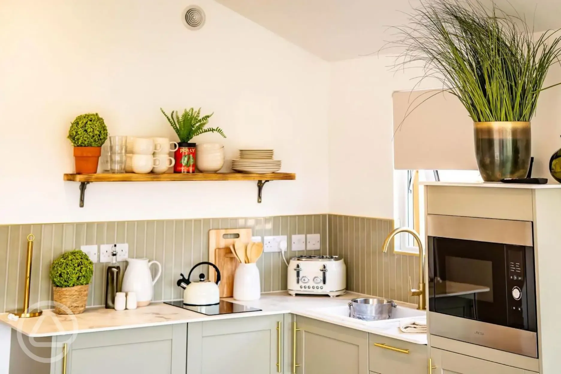 Cabin kitchen with a fridge/freezer, microwave, kettle, hob, sink and toaster