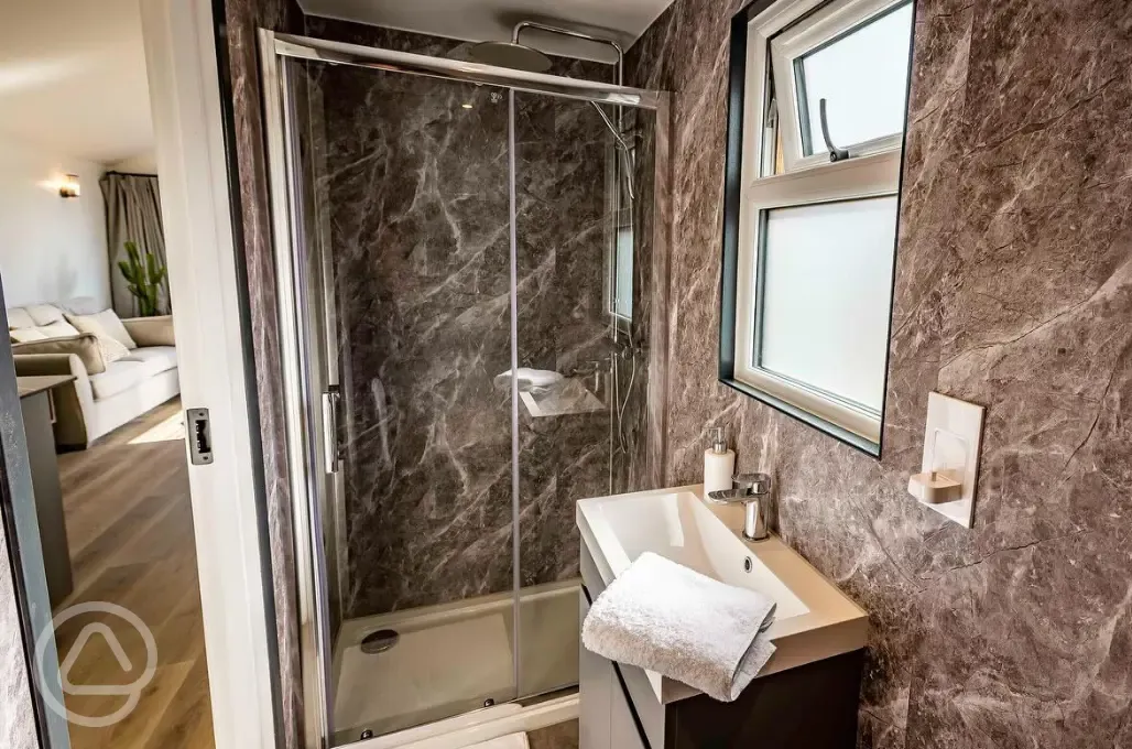 Cabin ensuite shower