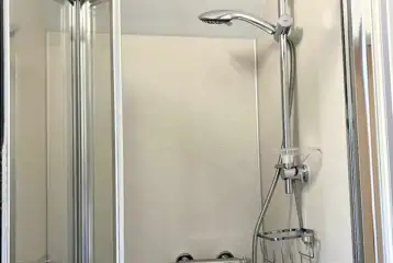 Ensuite bathroom with a shower Ensuite bathroom with a shower