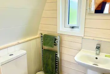 Ensuite bathroom with a heated rail and towels provided Ensuite bathroom with a heated rail and towels provided