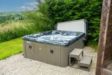 Forget Me Not Pod with hot tub