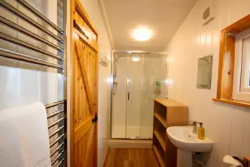 Glamping cabin ensuite