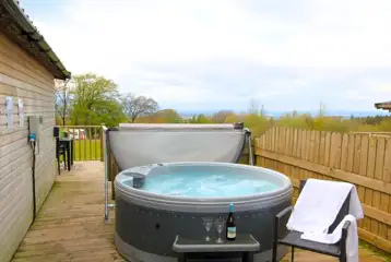 Glamping cabin with hot tub