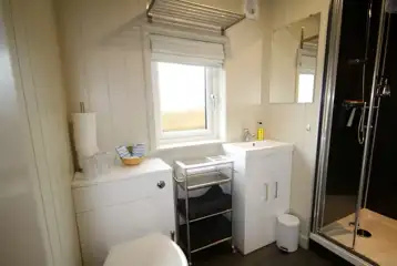 Merlin's Cabin bathroom